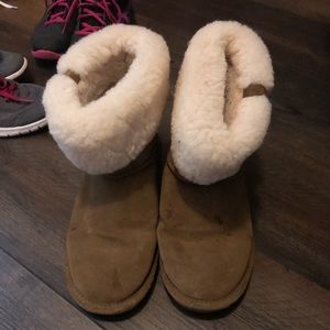 Size 9 Bearpaw boots